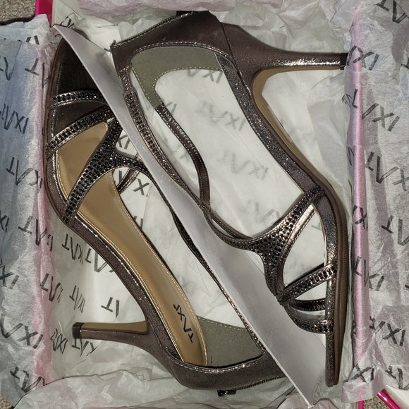 Ladies pewter high heel shoes - Picture 2 of 5